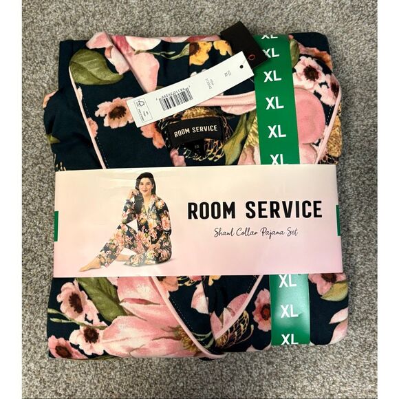 Room Service 2-Piece pajama set size extra large - Picture 2 of 7